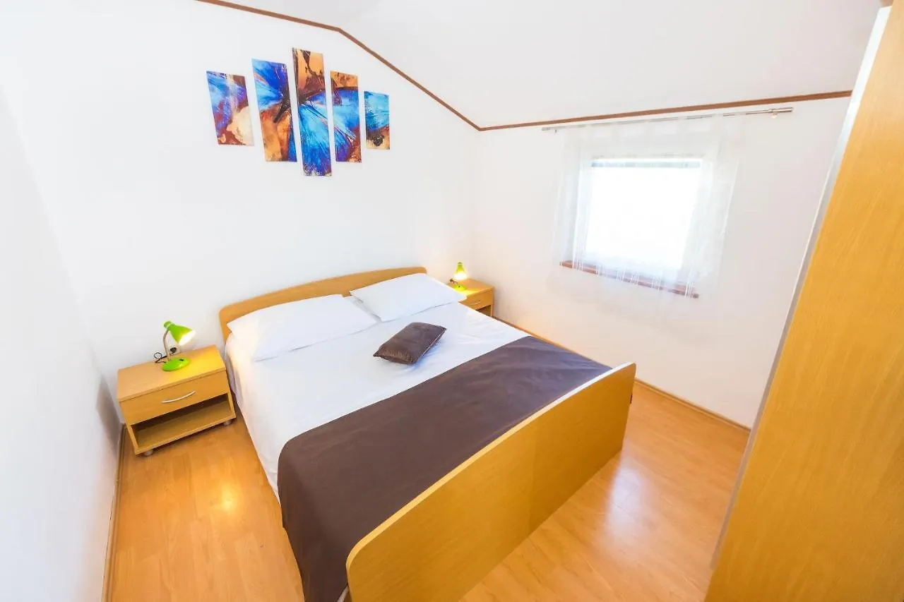 Apartments By The Sea Vrsi - Mulo, Zadar - 5951 0*,  Chorvatsko